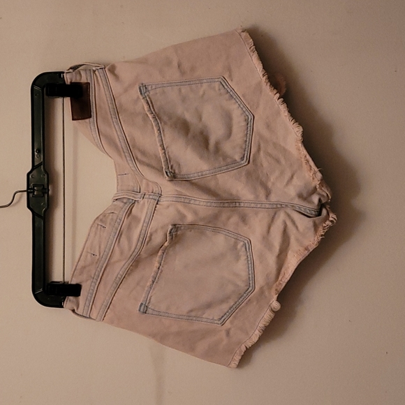 Hollister low rise pinkish hue distressed denim shorts - Picture 4 of 6